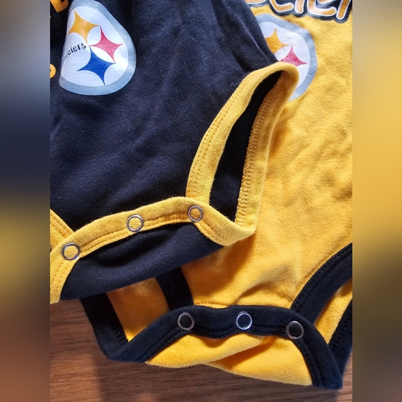 Pittsburgh Steelers NFL Team Apparel Baby Girl One-Piece Bodysuit Size3/6 Months - Picture 5 of 7